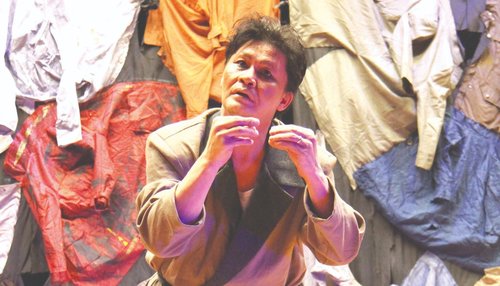 Ц.Төмөрхуяг: Театр “Инээмтгий  хүн”-ээр  намайг дахин сорьж байна